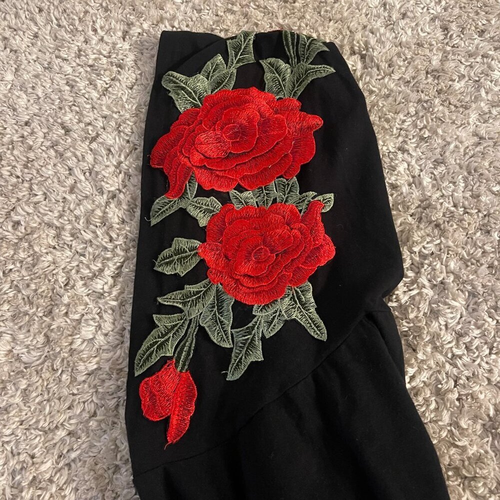 Windsor Black Hoodie with Red Rose Embroidered Hood NWOT - Picture 5 of 8
